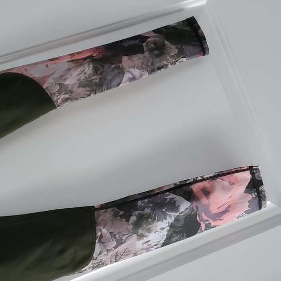 Olive green & floral print workout/yoga legging! - Picture 3 of 6